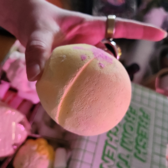 Assorted Lush Kitchen box items - Picture 7 of 10